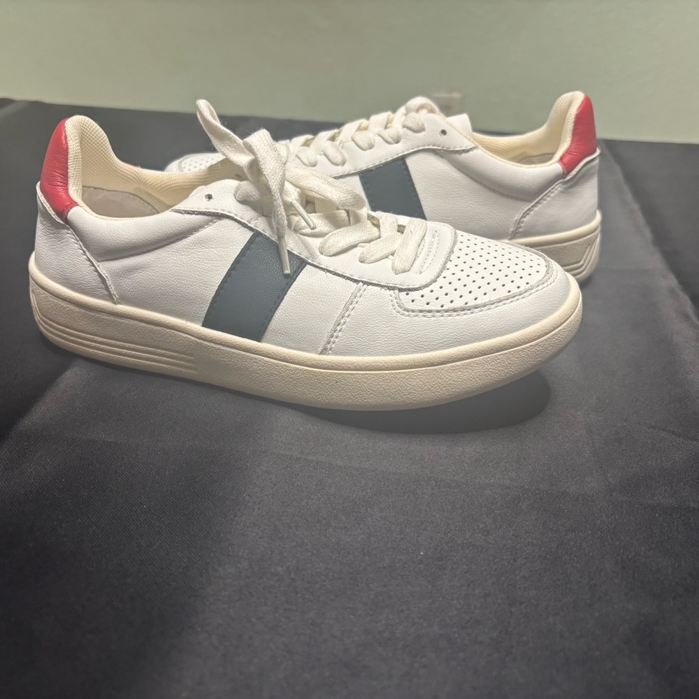 Chelsea & Violet Stylish White and Red Womans Sneakers